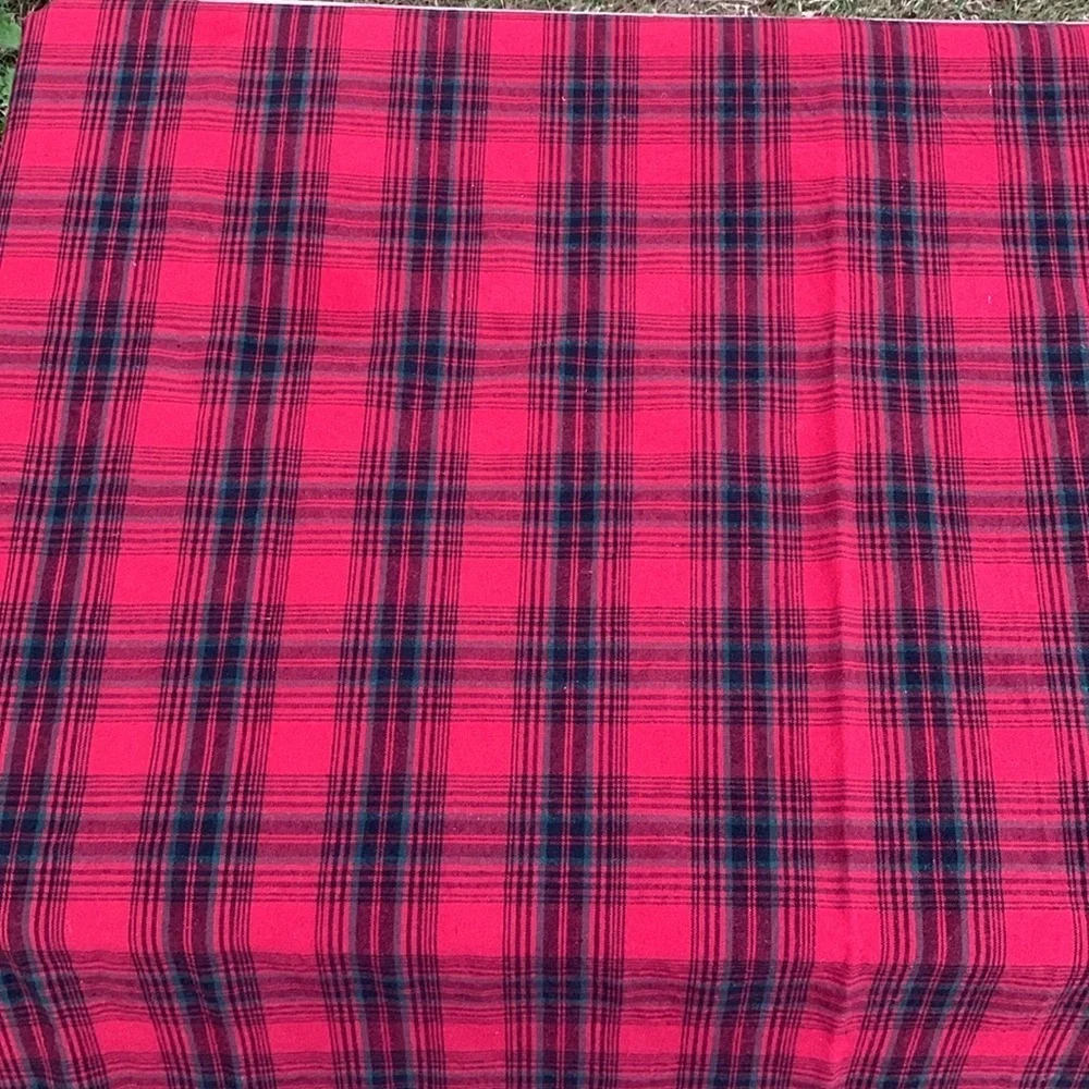 Table cover plaid‎ red green black fringed Christmas holidays